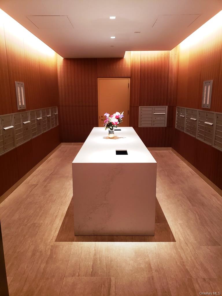 138-35 39th Avenue # 8G, Flushing, NY 11354