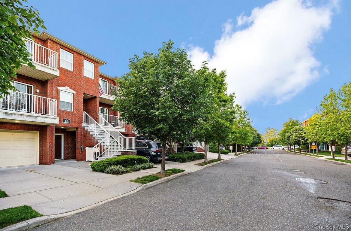 306 Weatherly Place # 107, College Point, NY 11356