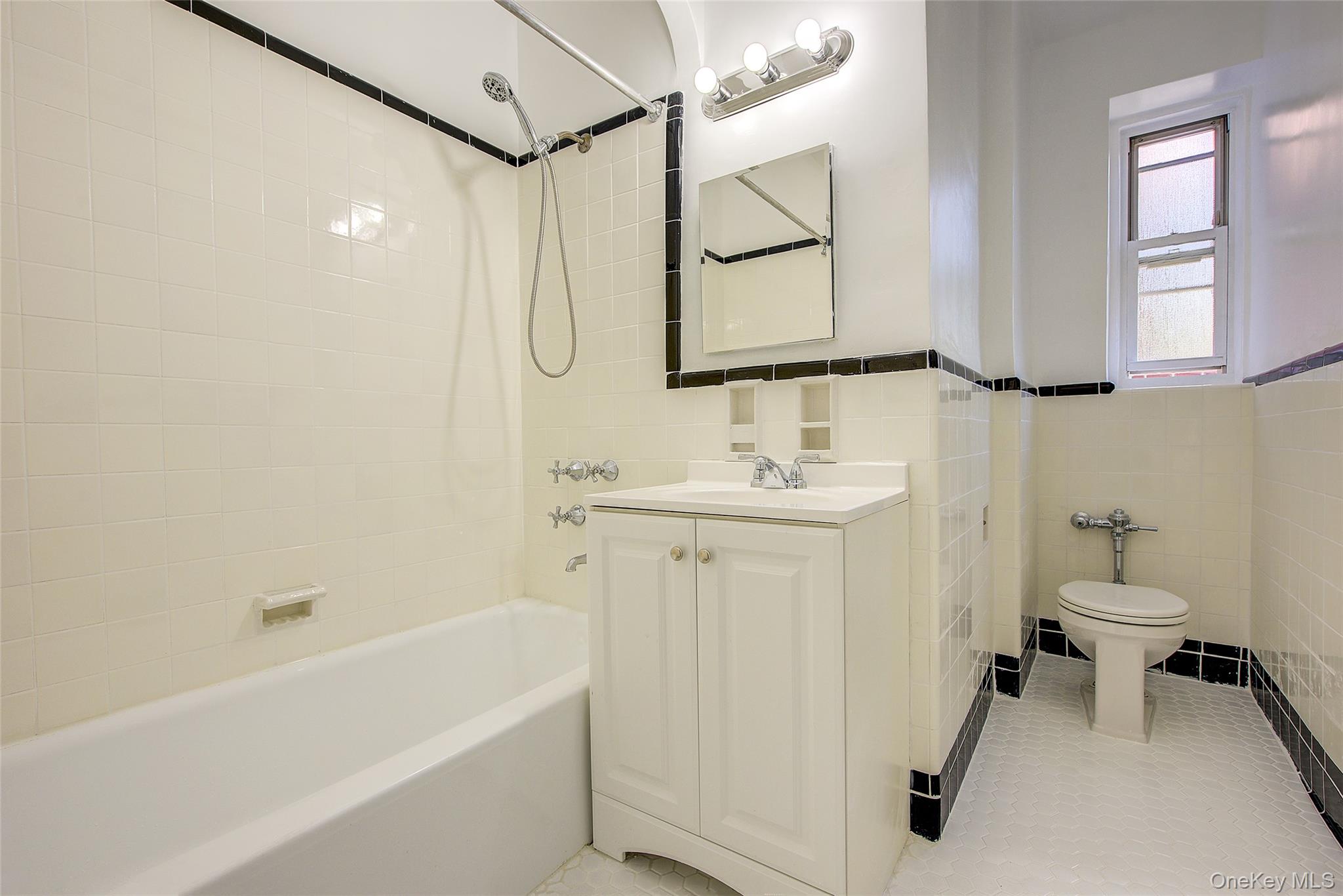 76-36 113th Street # 4J, Forest Hills, NY 11375