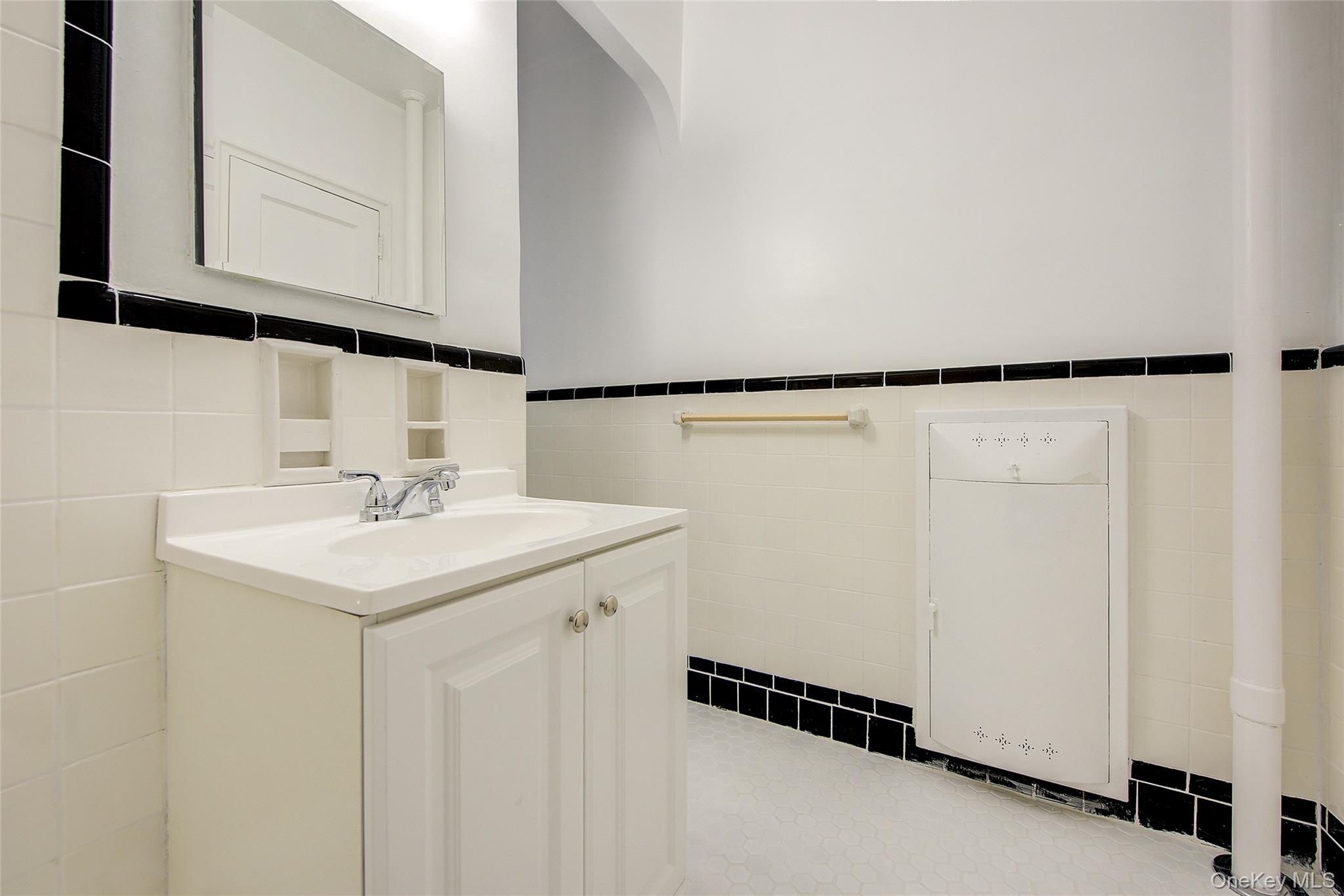 76-36 113th Street # 4J, Forest Hills, NY 11375