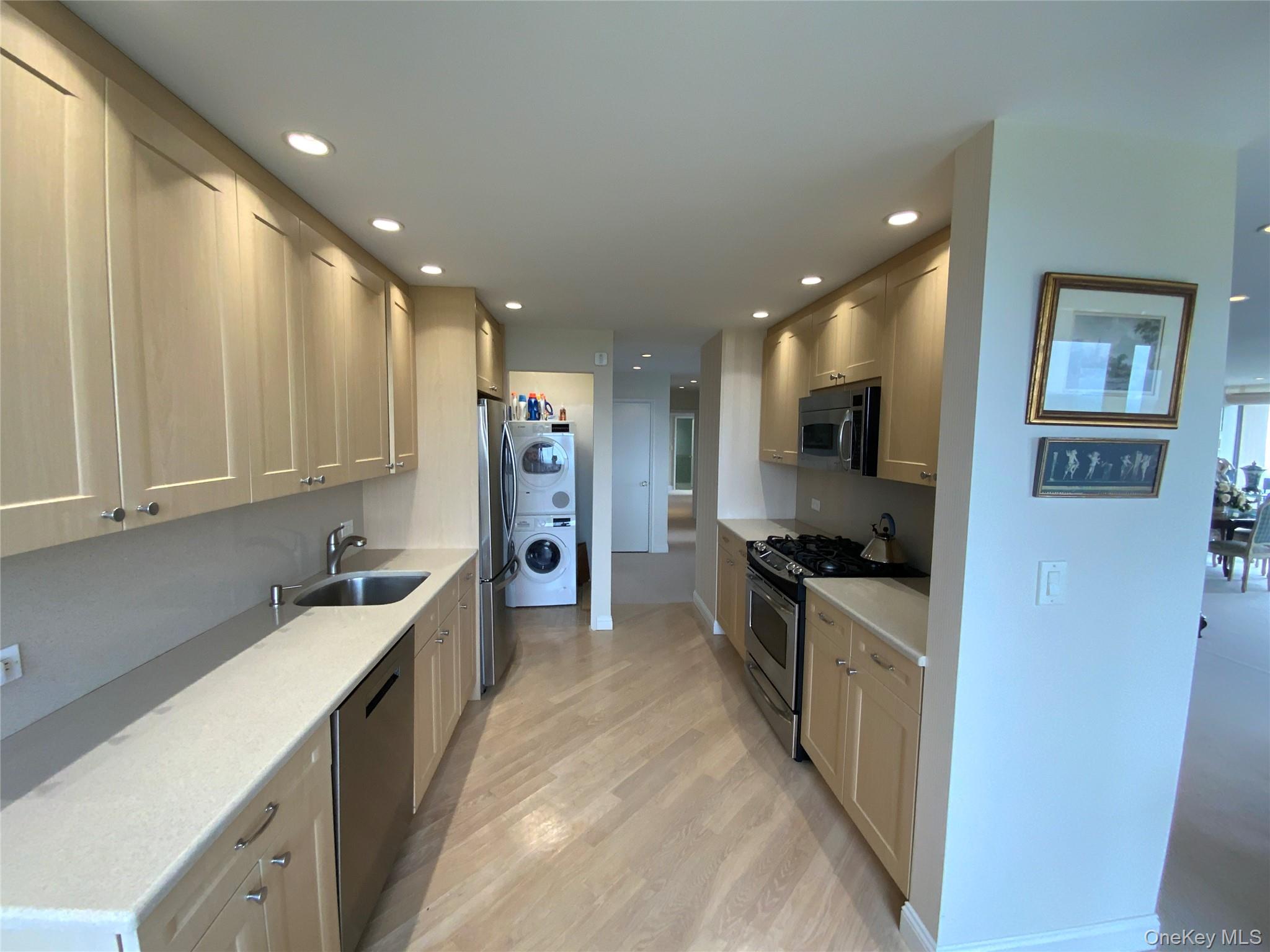 27010 Grand Central Parkway # 25O, Floral Park, NY 11005