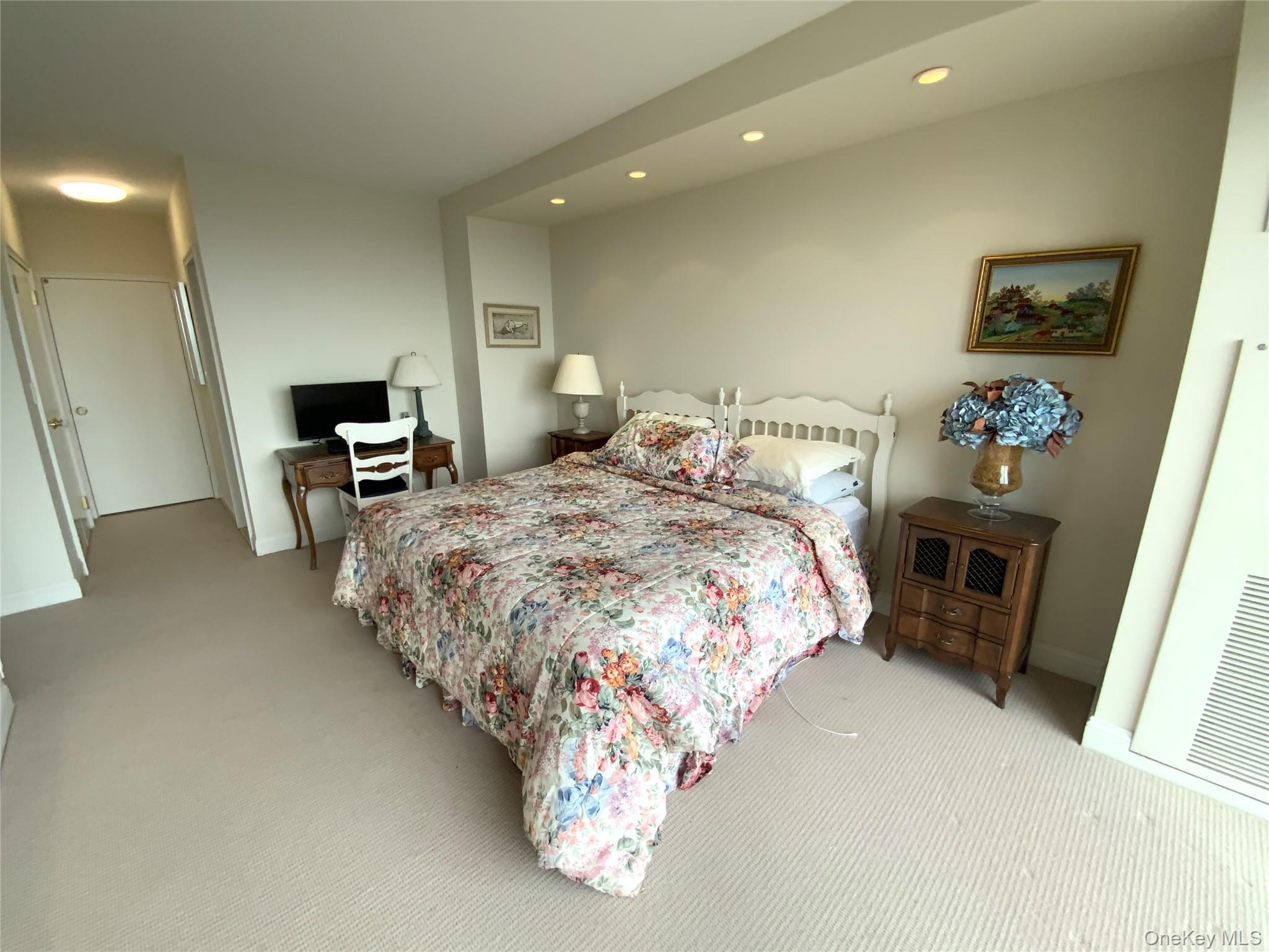 27010 Grand Central Parkway # 25O, Floral Park, NY 11005