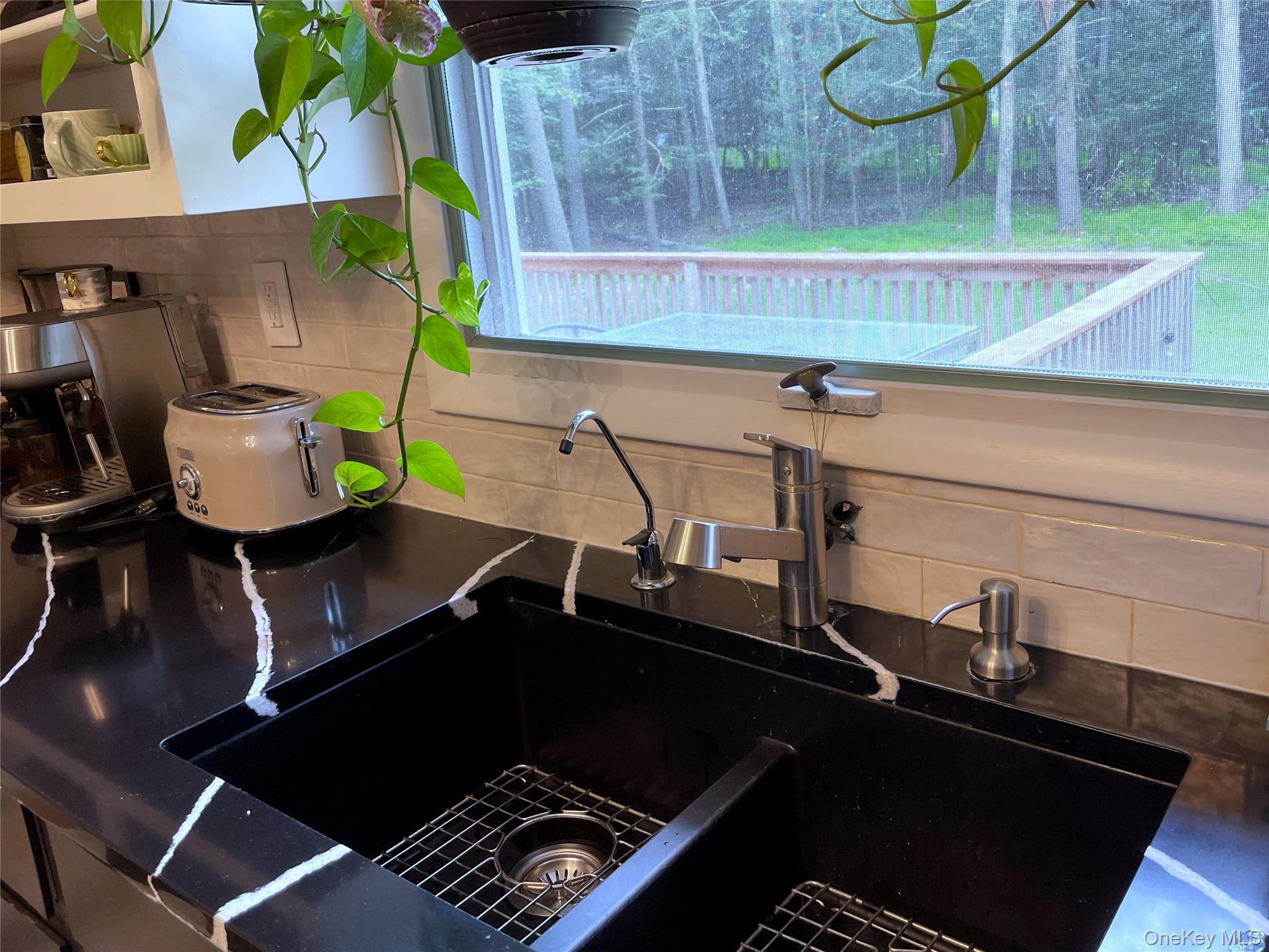 5 Violet Place, Woodstock, NY 12498