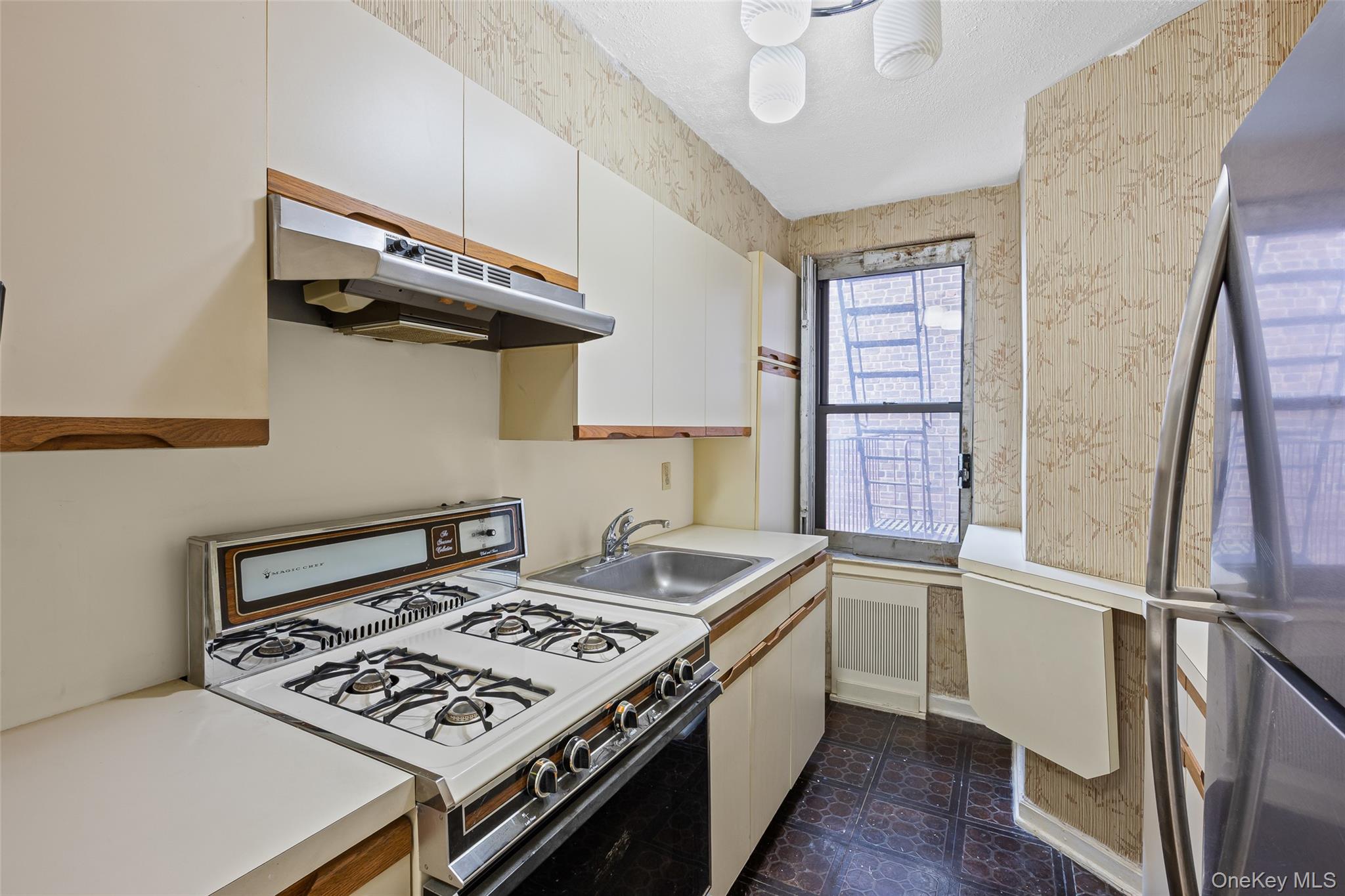 65-39 108th Street # E-10, Forest Hills, NY 11375