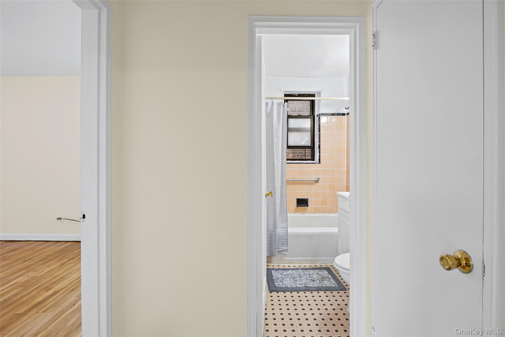 65-39 108th Street # E-10, Forest Hills, NY 11375