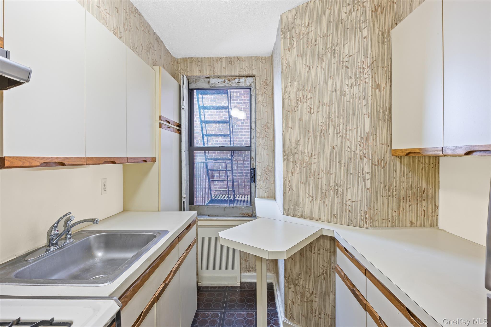 65-39 108th Street # E-10, Forest Hills, NY 11375