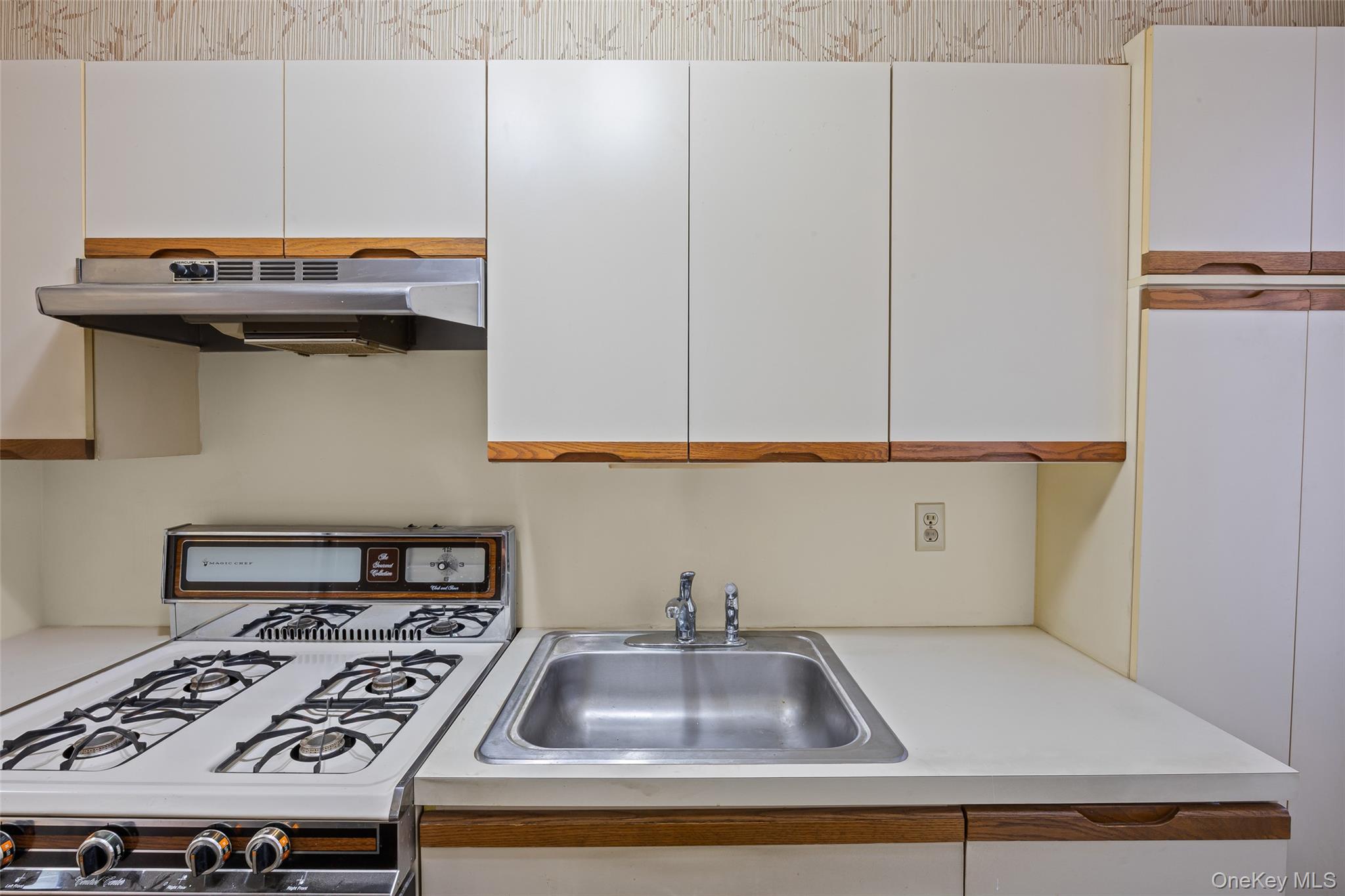 65-39 108th Street # E-10, Forest Hills, NY 11375