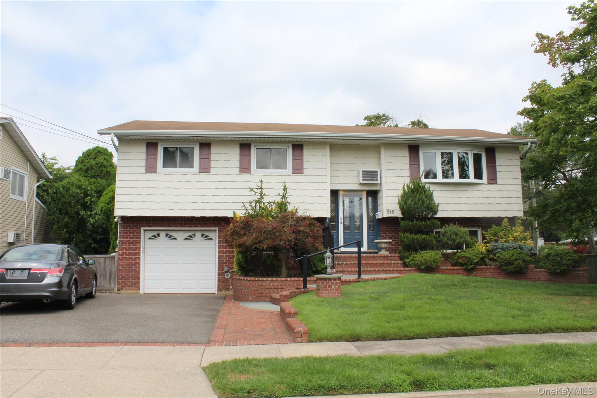 215 N Syracuse Avenue, Massapequa, NY 11758