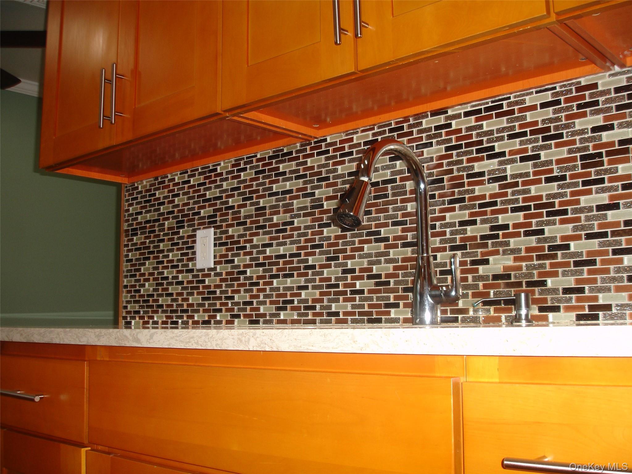 253 Frederick Avenue, Floral Park, NY 11001