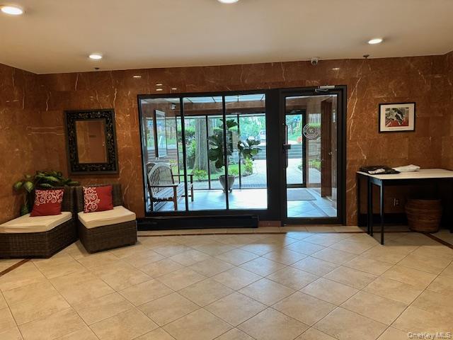 21 Bond Street # 2C, Great Neck, NY 11021