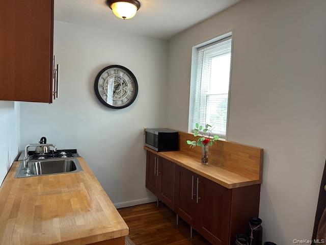 21 Bond Street # 2C, Great Neck, NY 11021