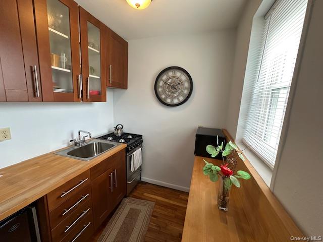 21 Bond Street # 2C, Great Neck, NY 11021