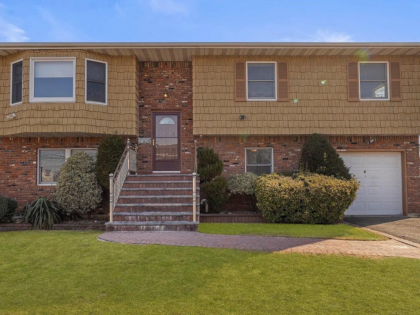 56 Easton Avenue # 2, North Babylon, NY 11703