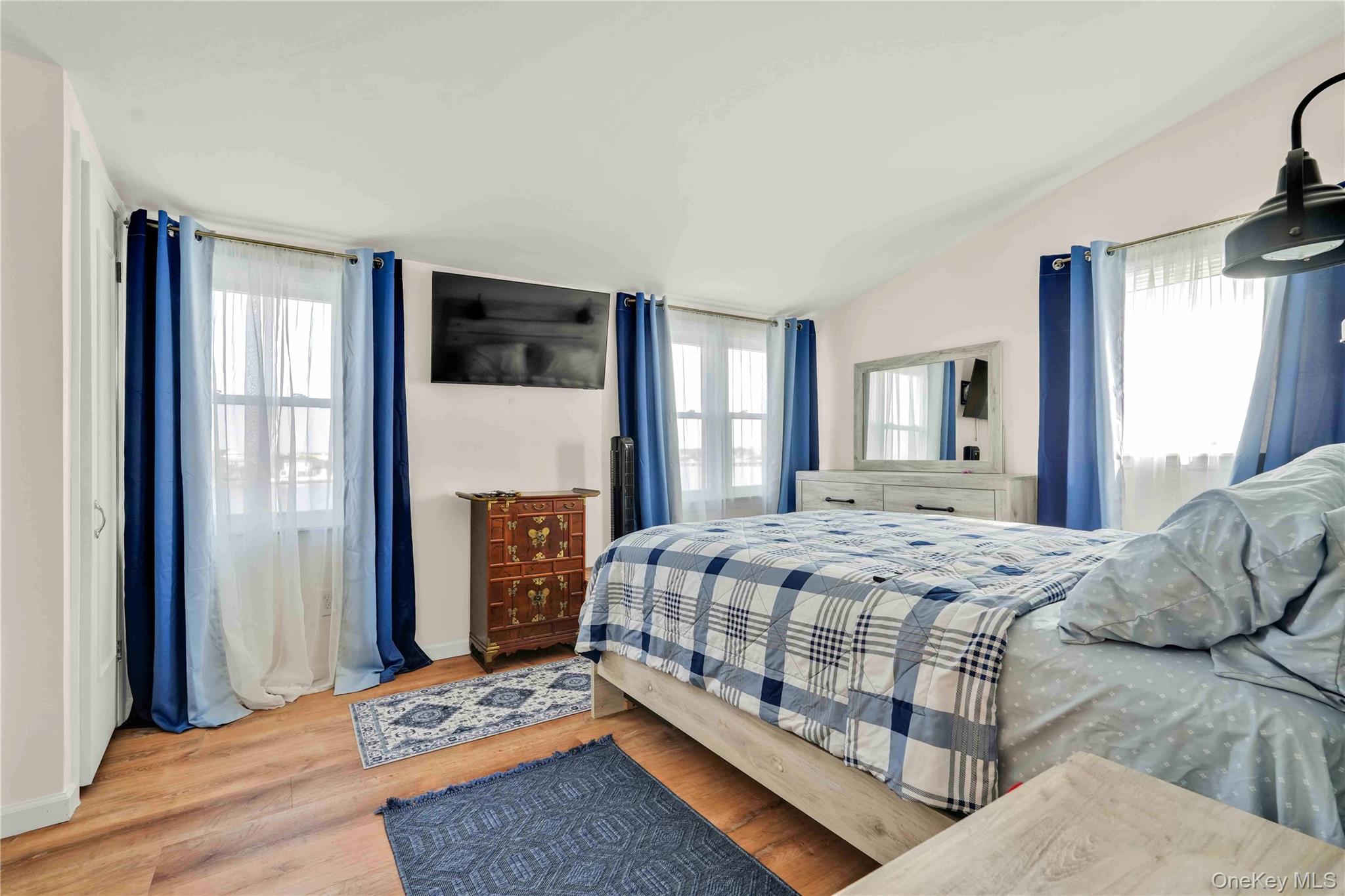 15579 Bayview Avenue, Rosedale, NY 11422