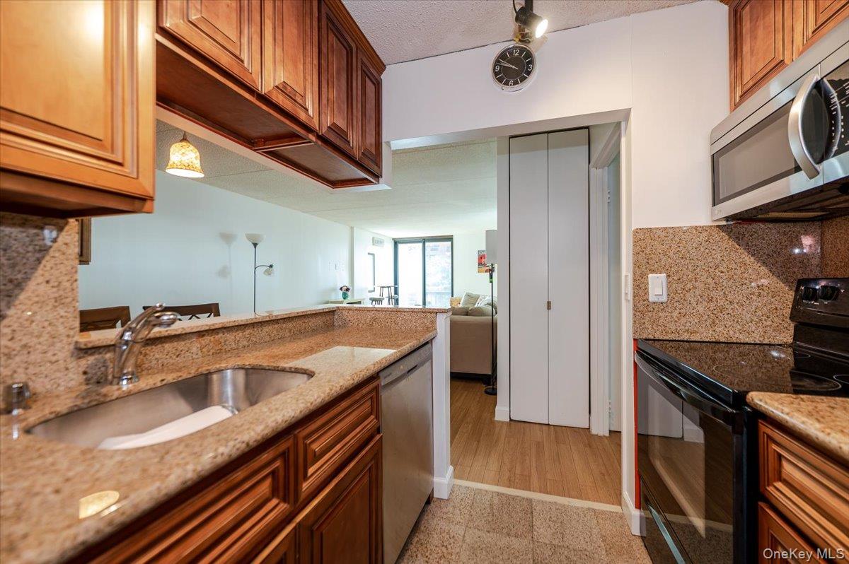 730 W Broadway # 2J, Long Beach, NY 11561