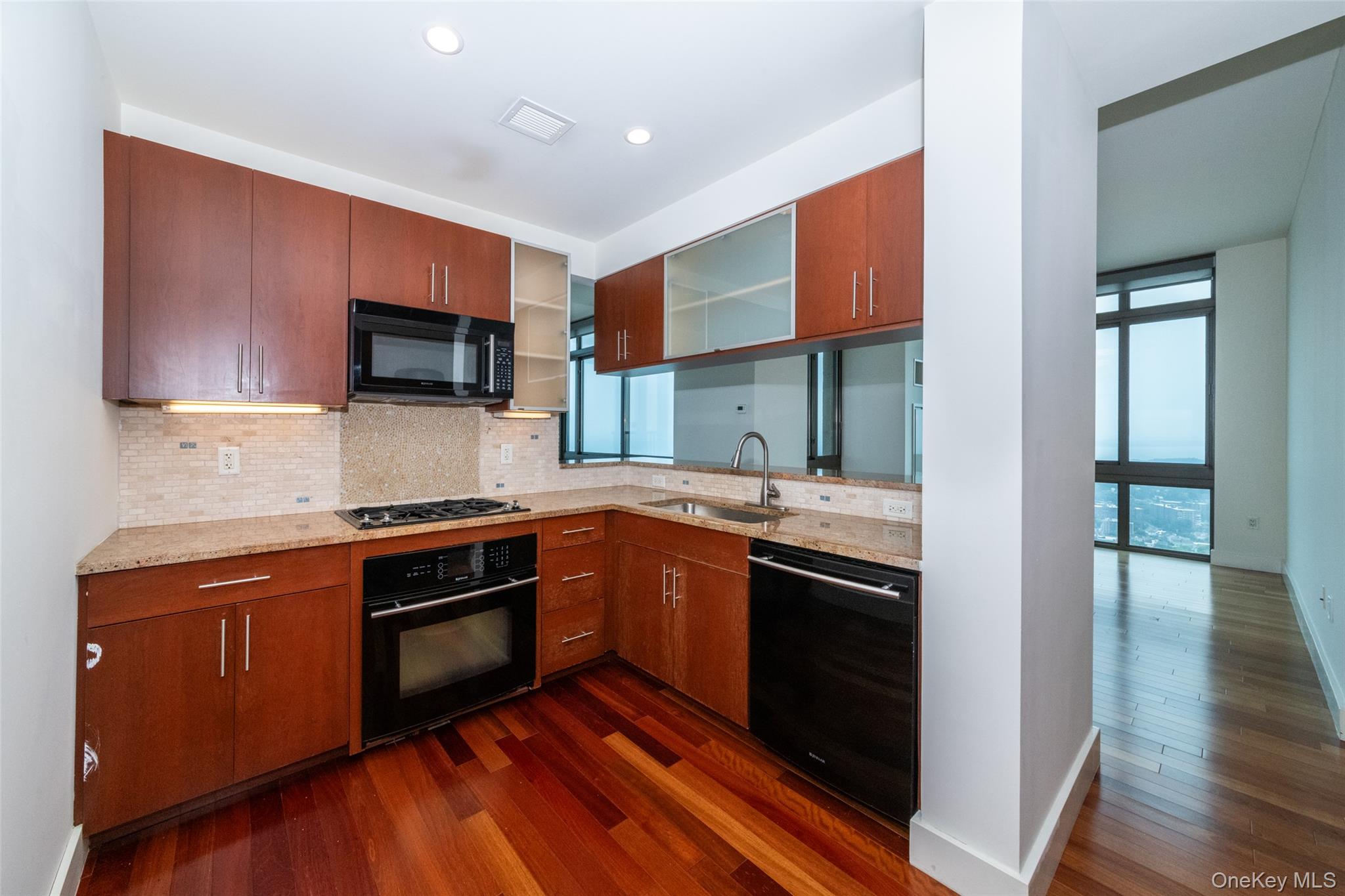 175 Huguenot Street # PH 701, New Rochelle, NY 10801