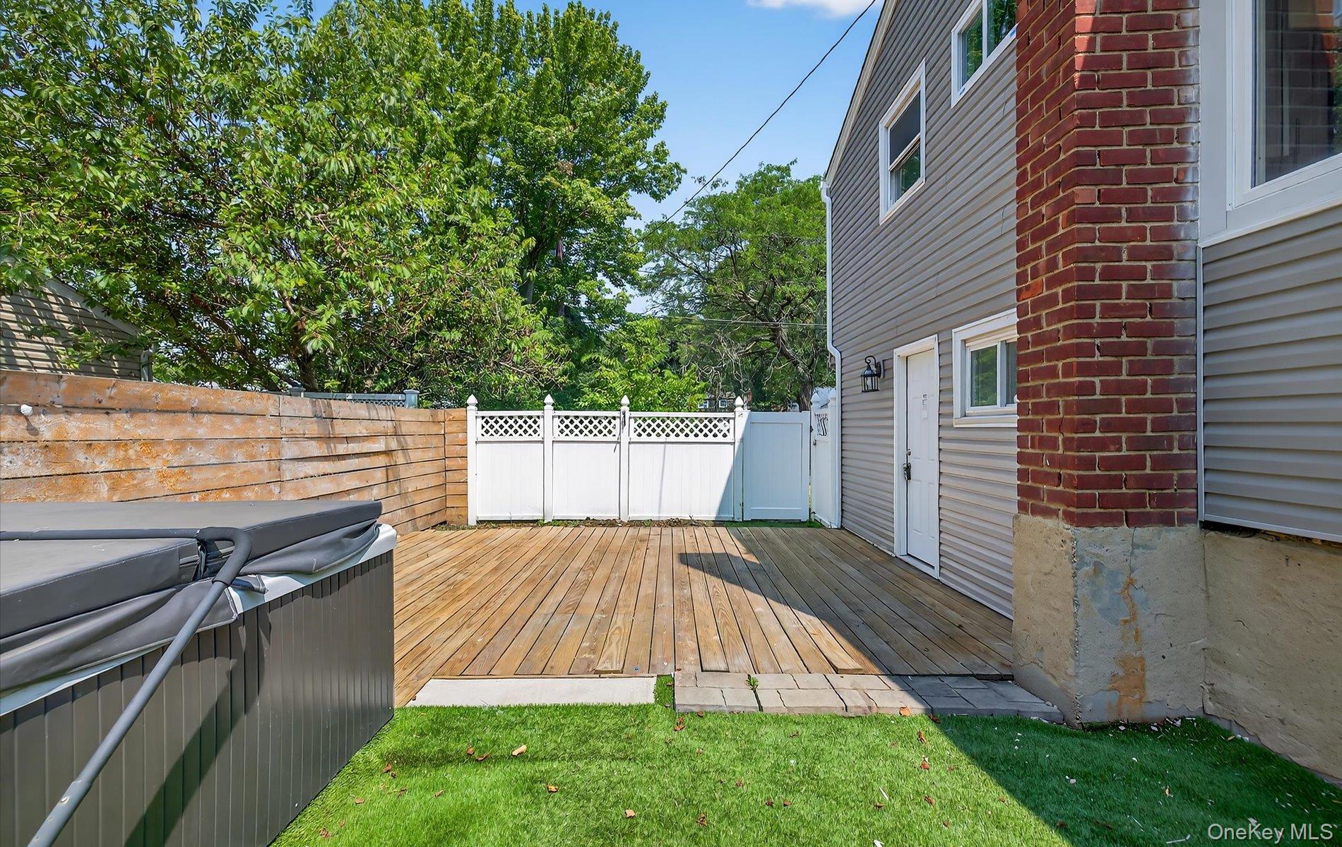 14 Elwin Place, East Northport, NY 11731