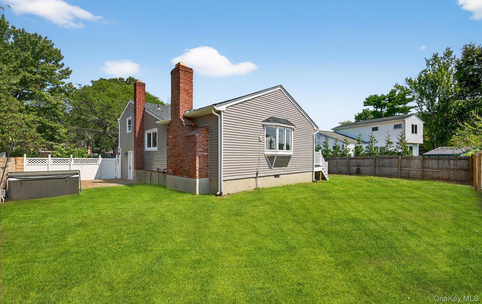 14 Elwin Place, East Northport, NY 11731