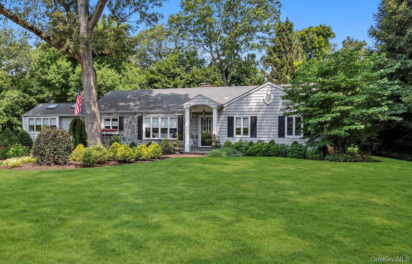 15 Richard Lane, Huntington, NY 11743