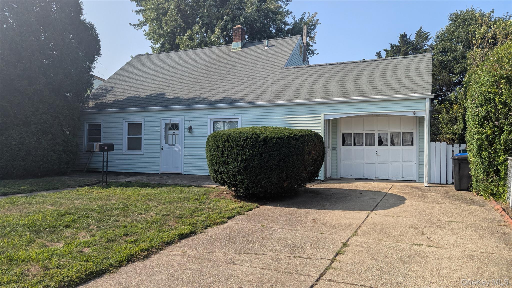 41 Chase Lane, Levittown, NY 11756