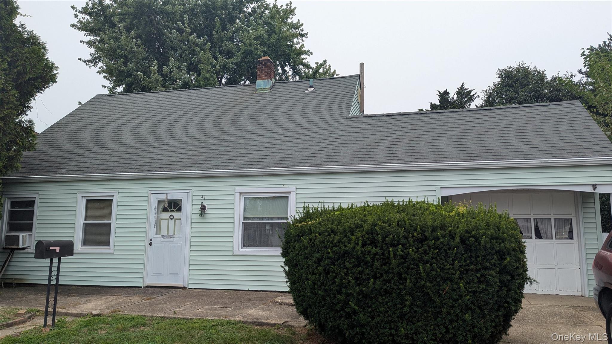41 Chase Lane, Levittown, NY 11756