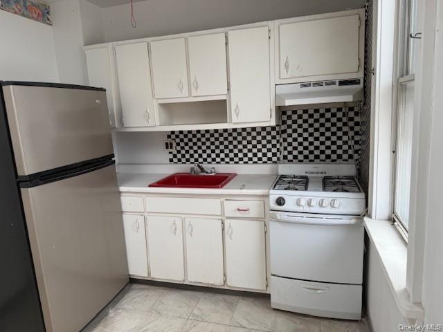 124 Rockaway Avenue, Valley Stream, NY 11580