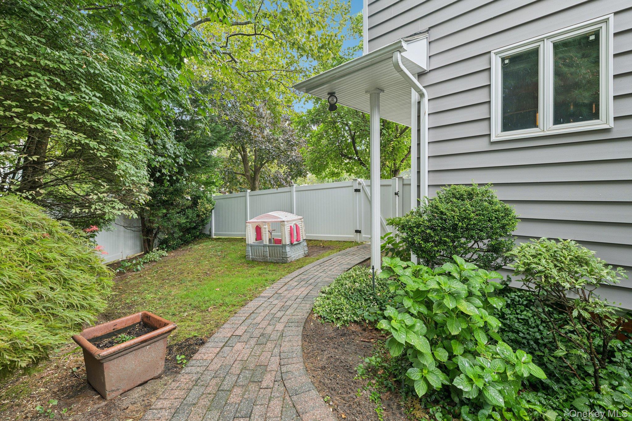 581 Leheigh Lane, Woodmere, NY 11598