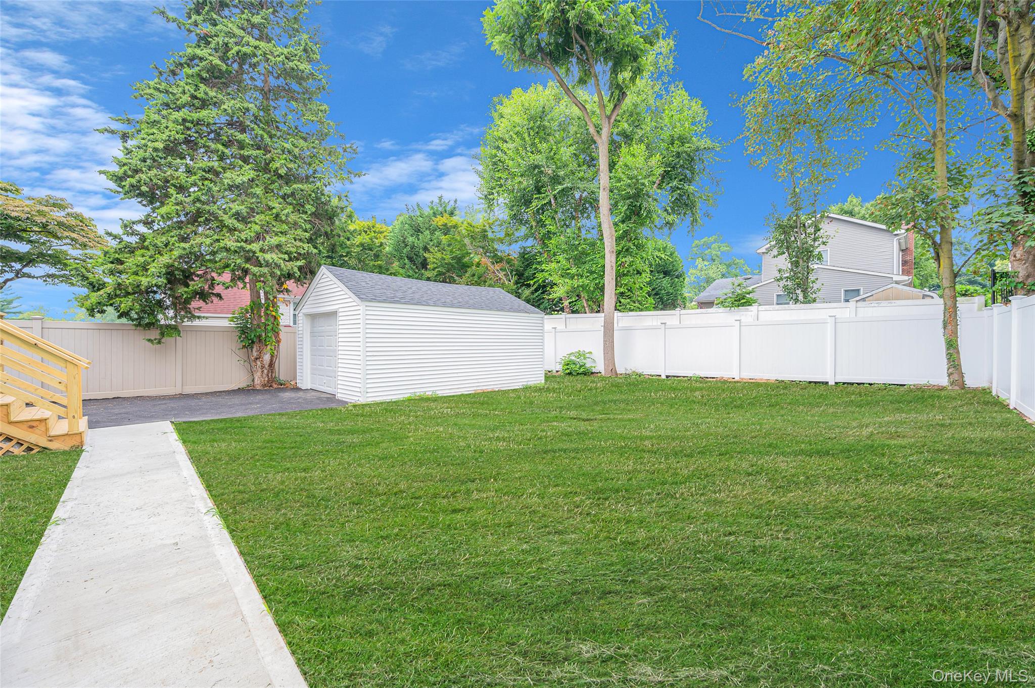 42 Smith Street, Glen Head, NY 11545