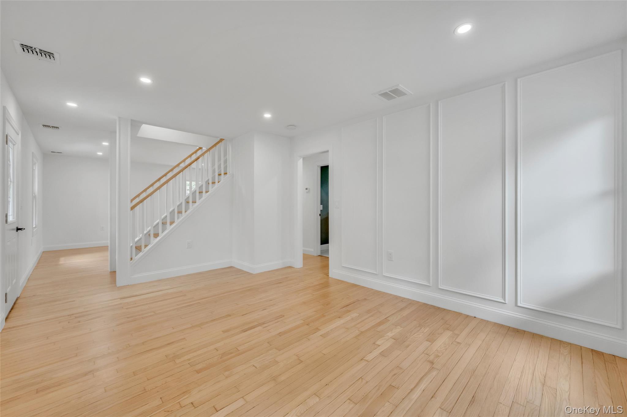 42 Smith Street, Glen Head, NY 11545