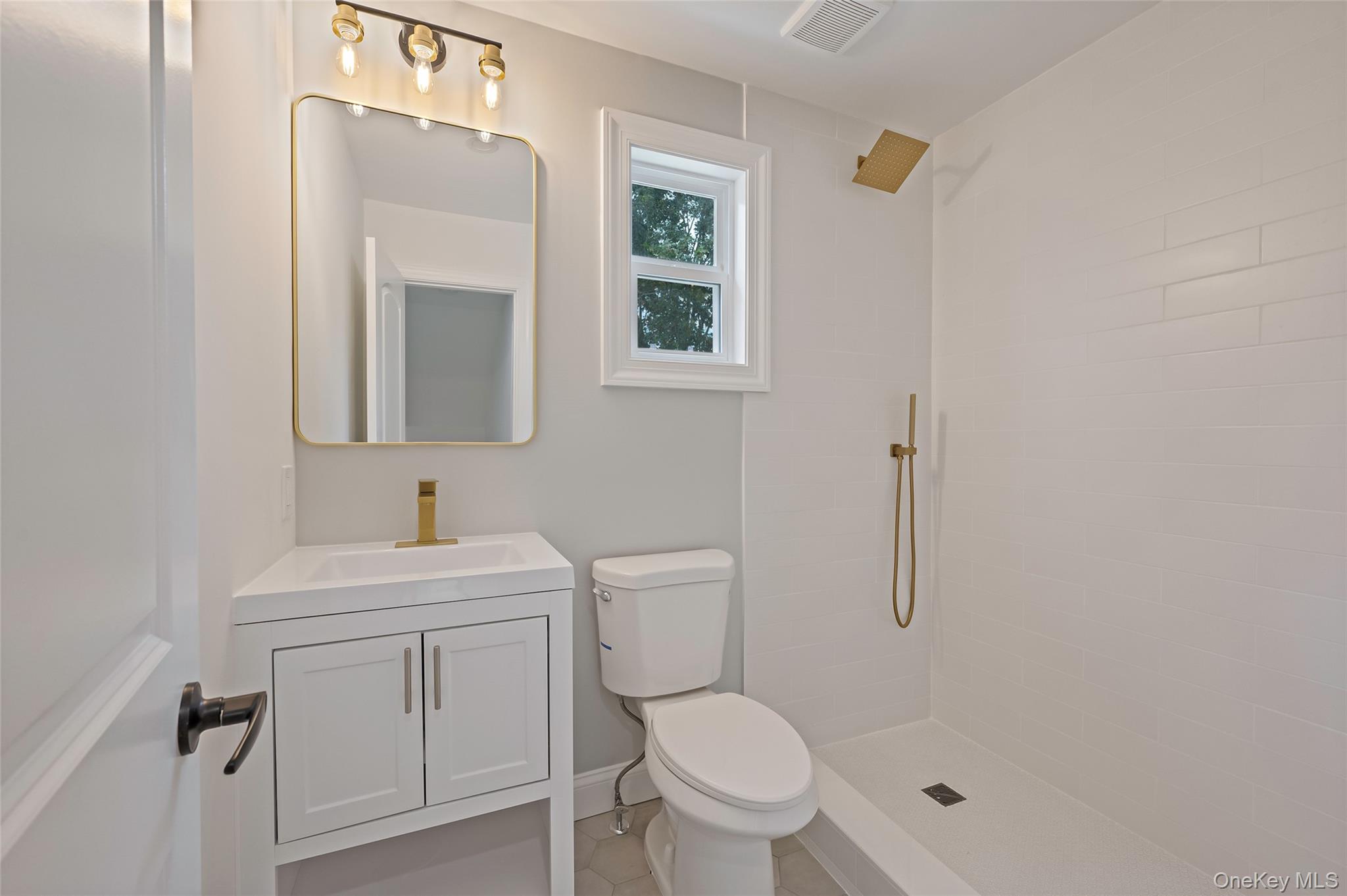 42 Smith Street, Glen Head, NY 11545