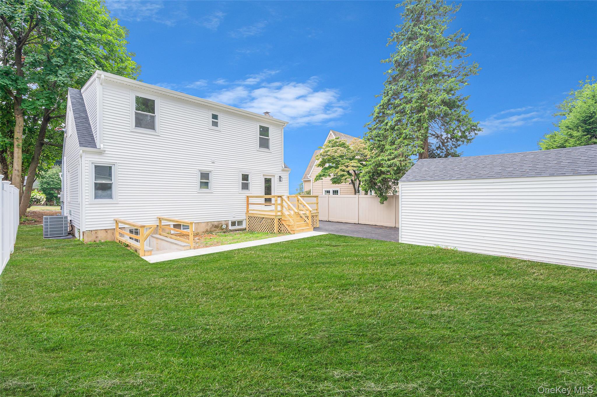 42 Smith Street, Glen Head, NY 11545