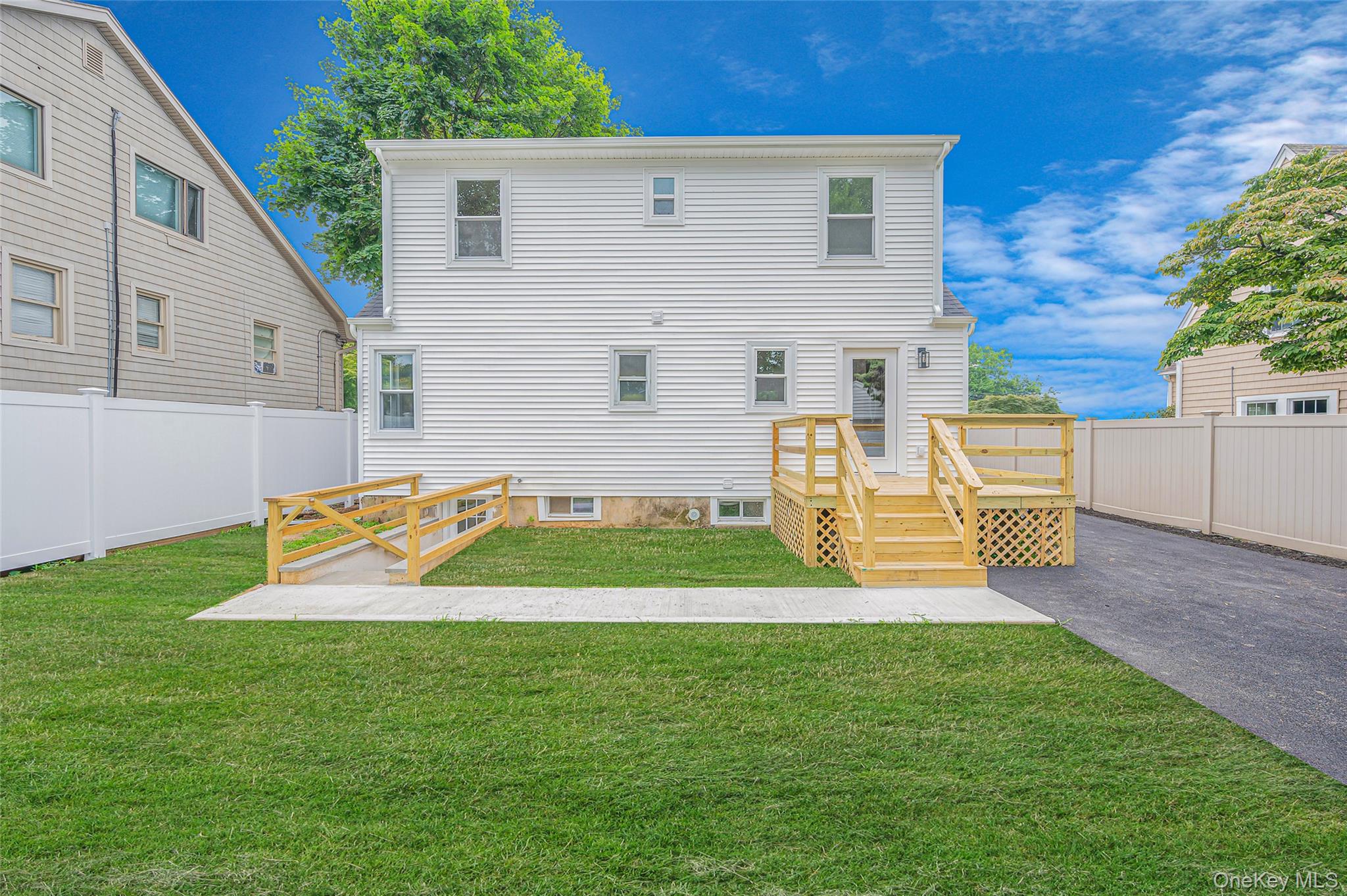 42 Smith Street, Glen Head, NY 11545