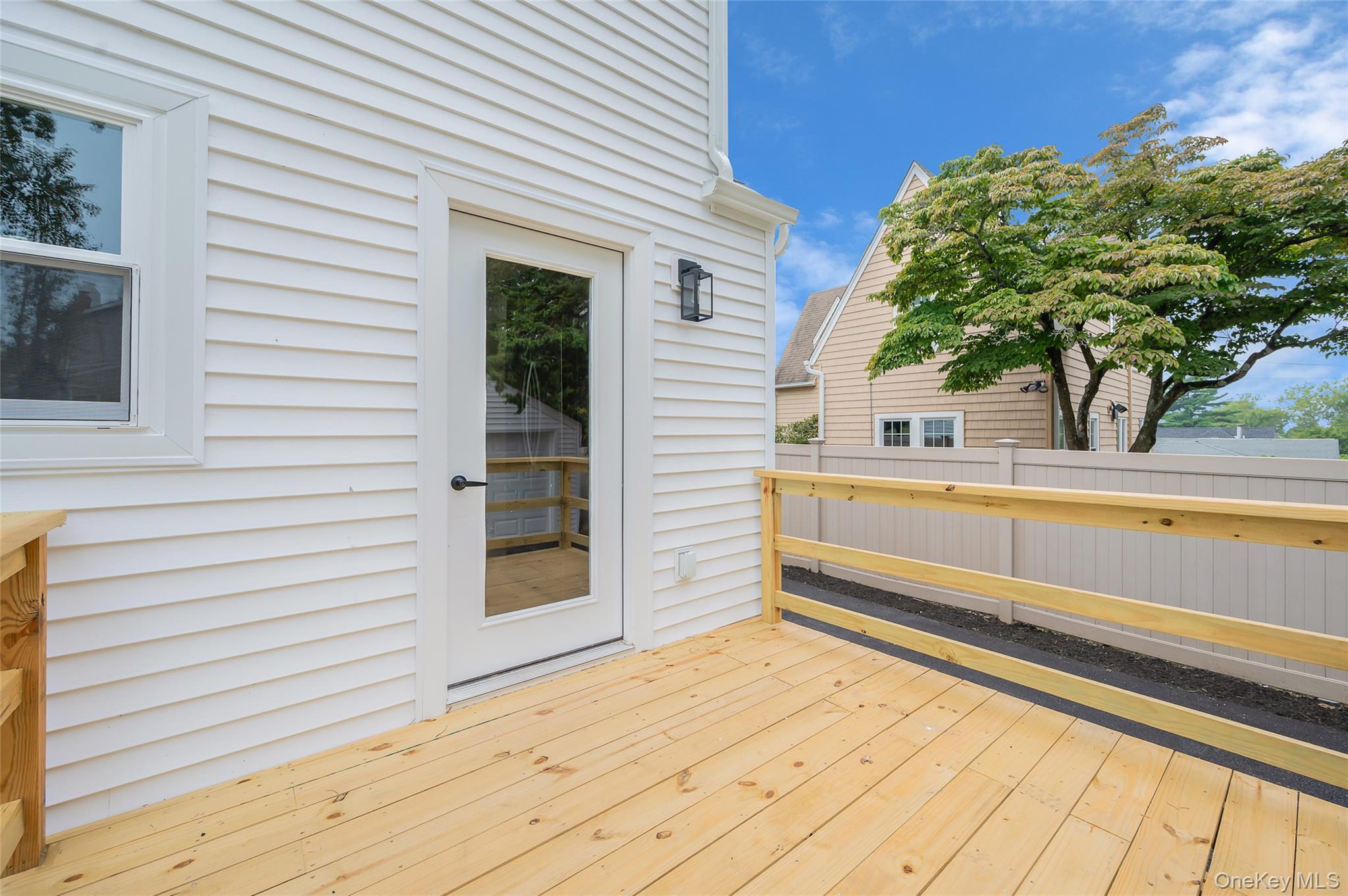 42 Smith Street, Glen Head, NY 11545