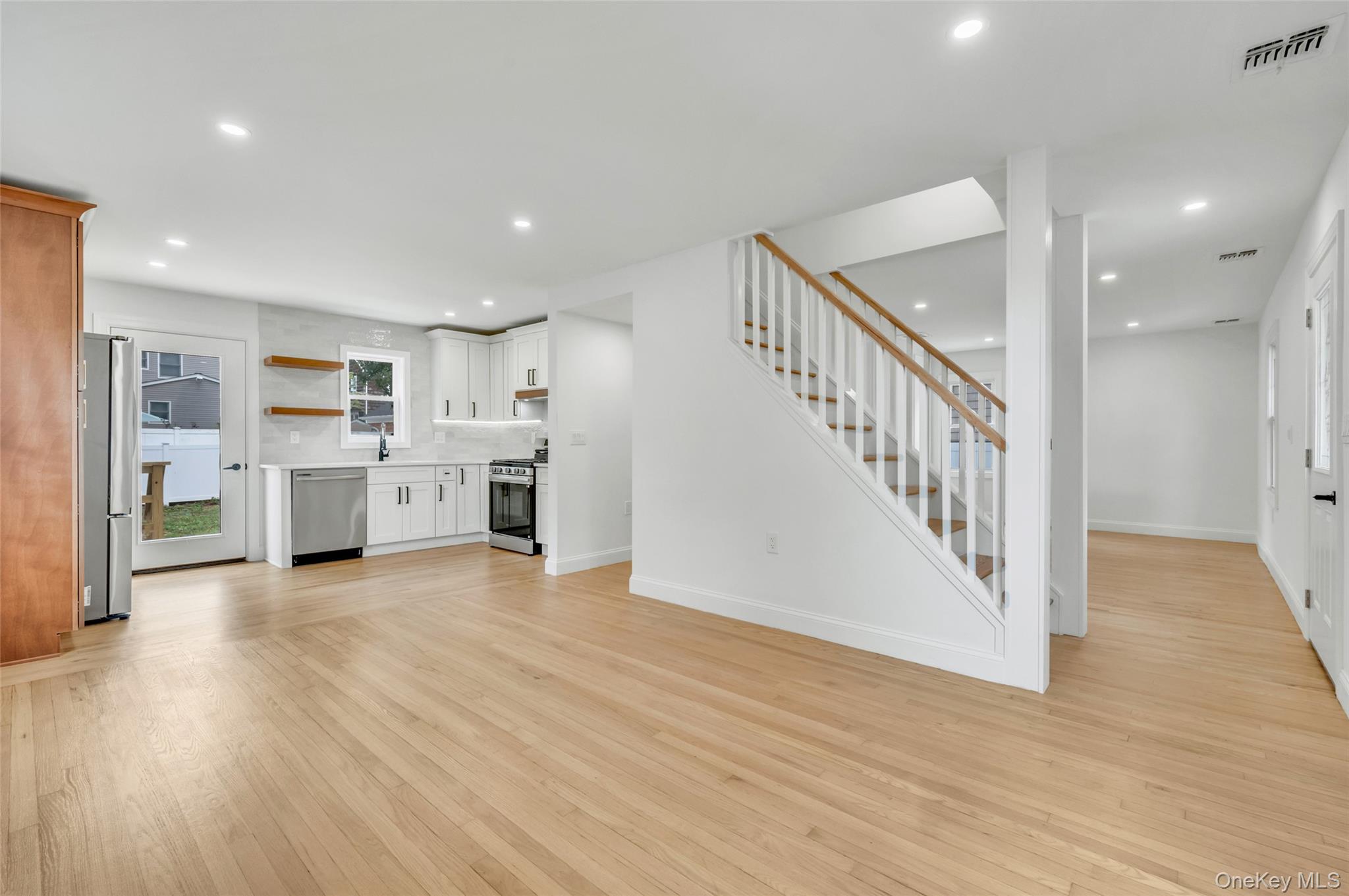 42 Smith Street, Glen Head, NY 11545