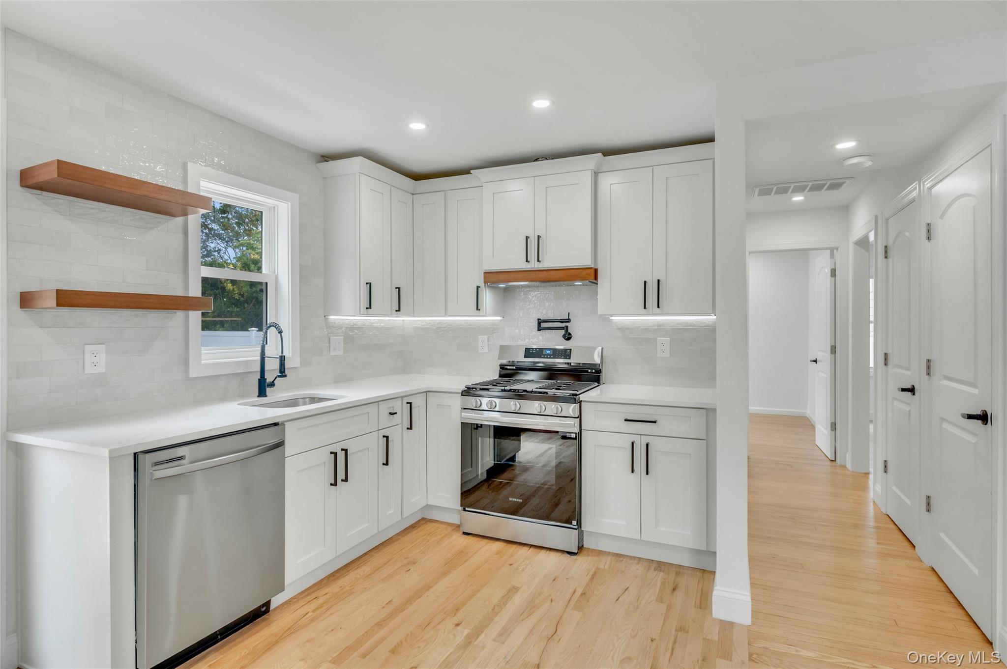 42 Smith Street, Glen Head, NY 11545