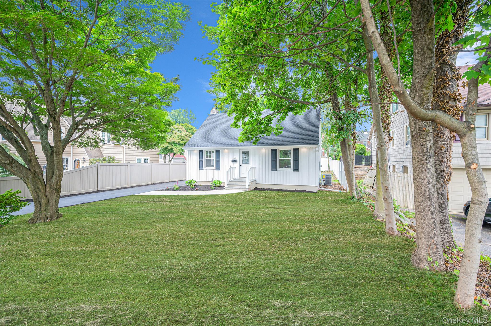 42 Smith Street, Glen Head, NY 11545