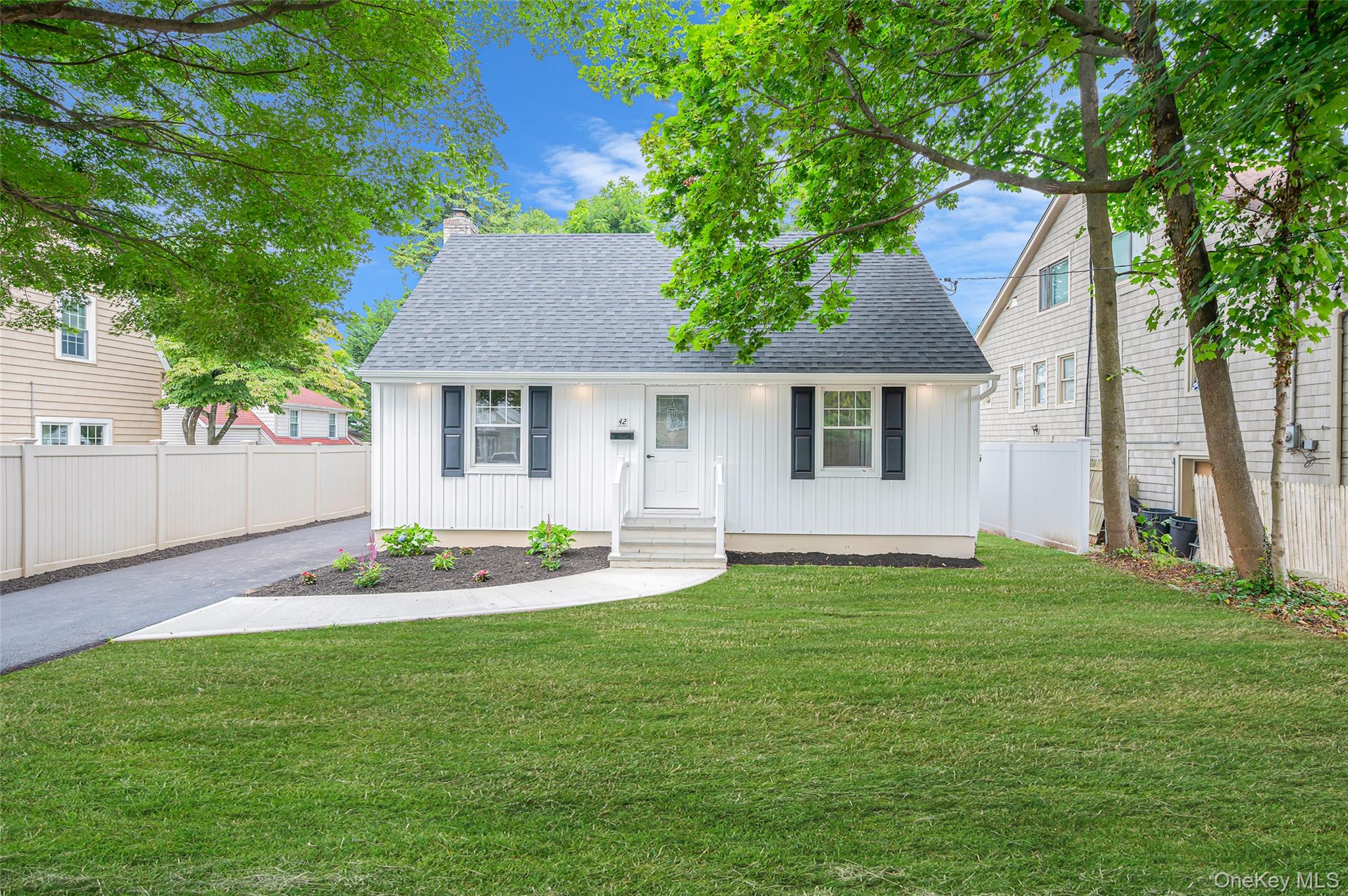 42 Smith Street, Glen Head, NY 11545