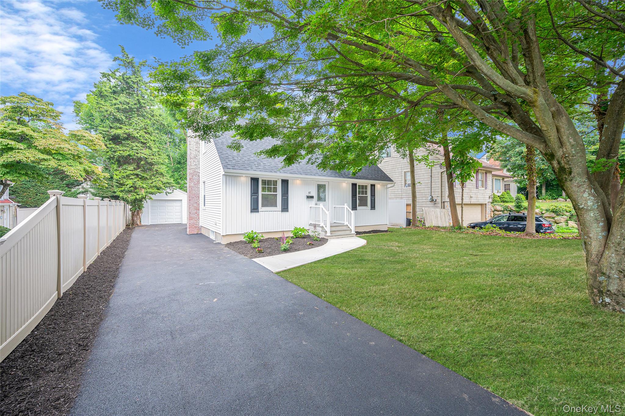 42 Smith Street, Glen Head, NY 11545