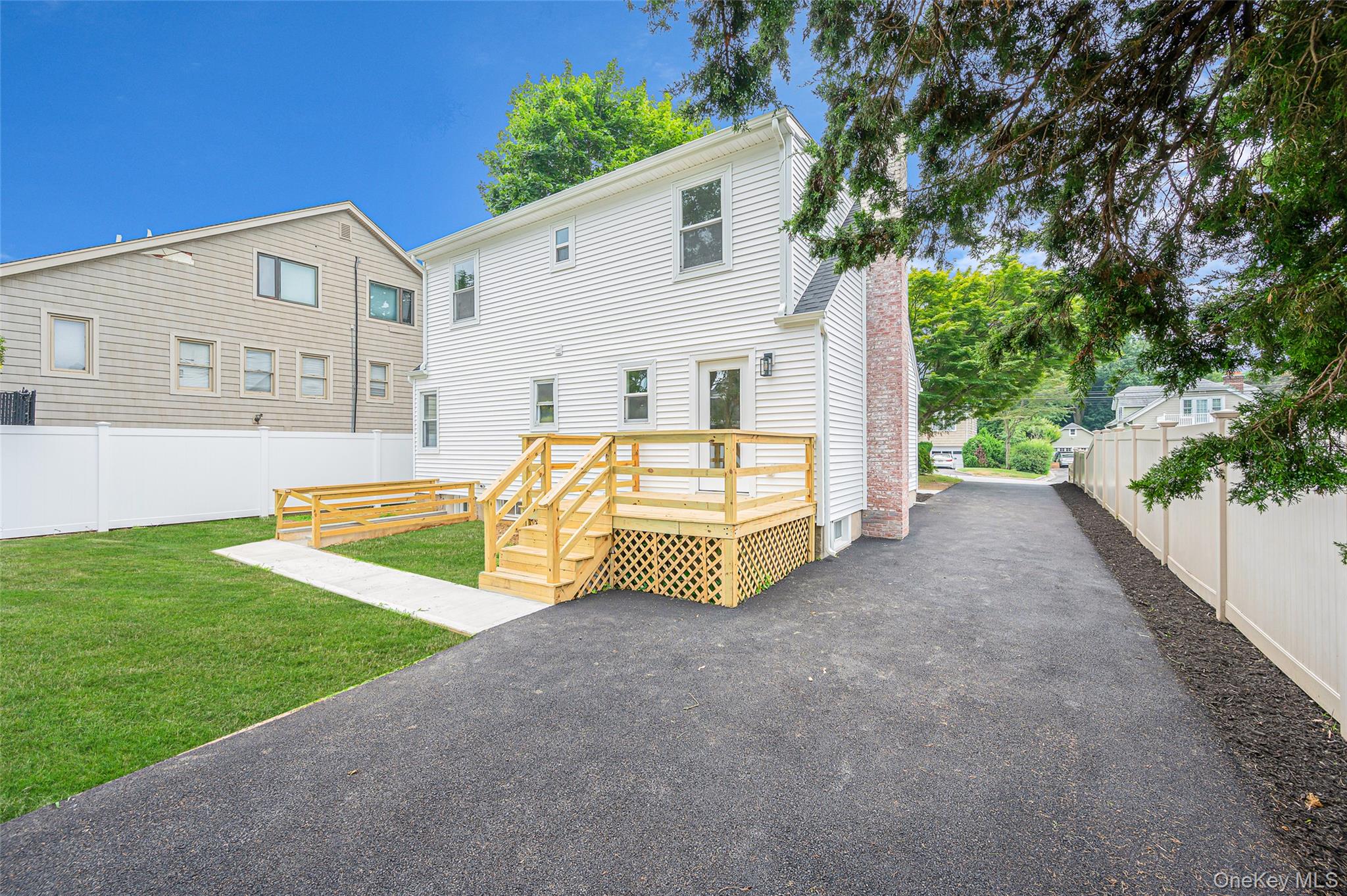 42 Smith Street, Glen Head, NY 11545