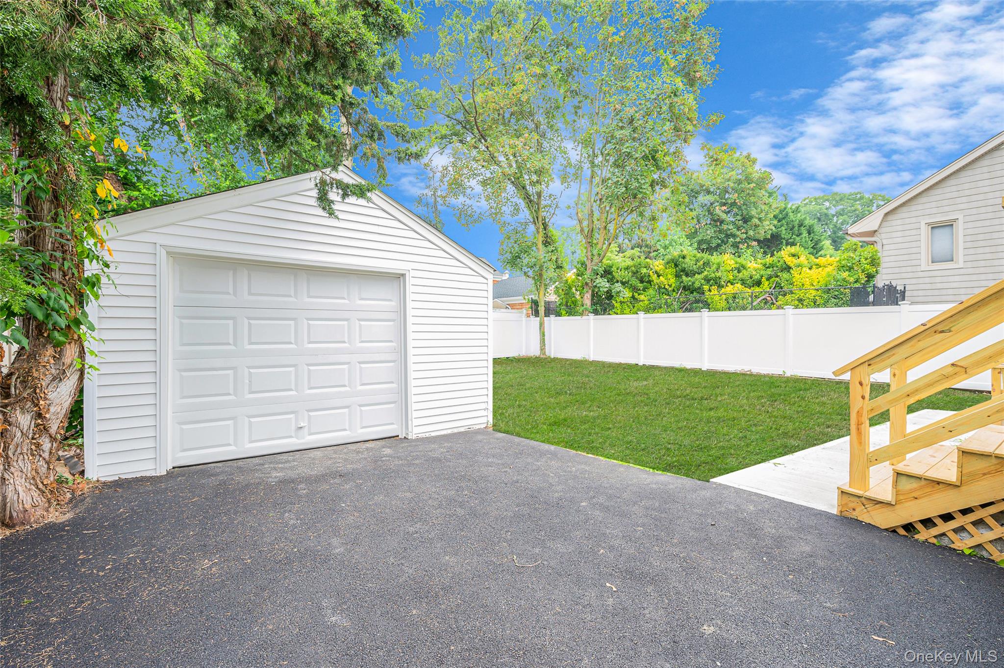 42 Smith Street, Glen Head, NY 11545