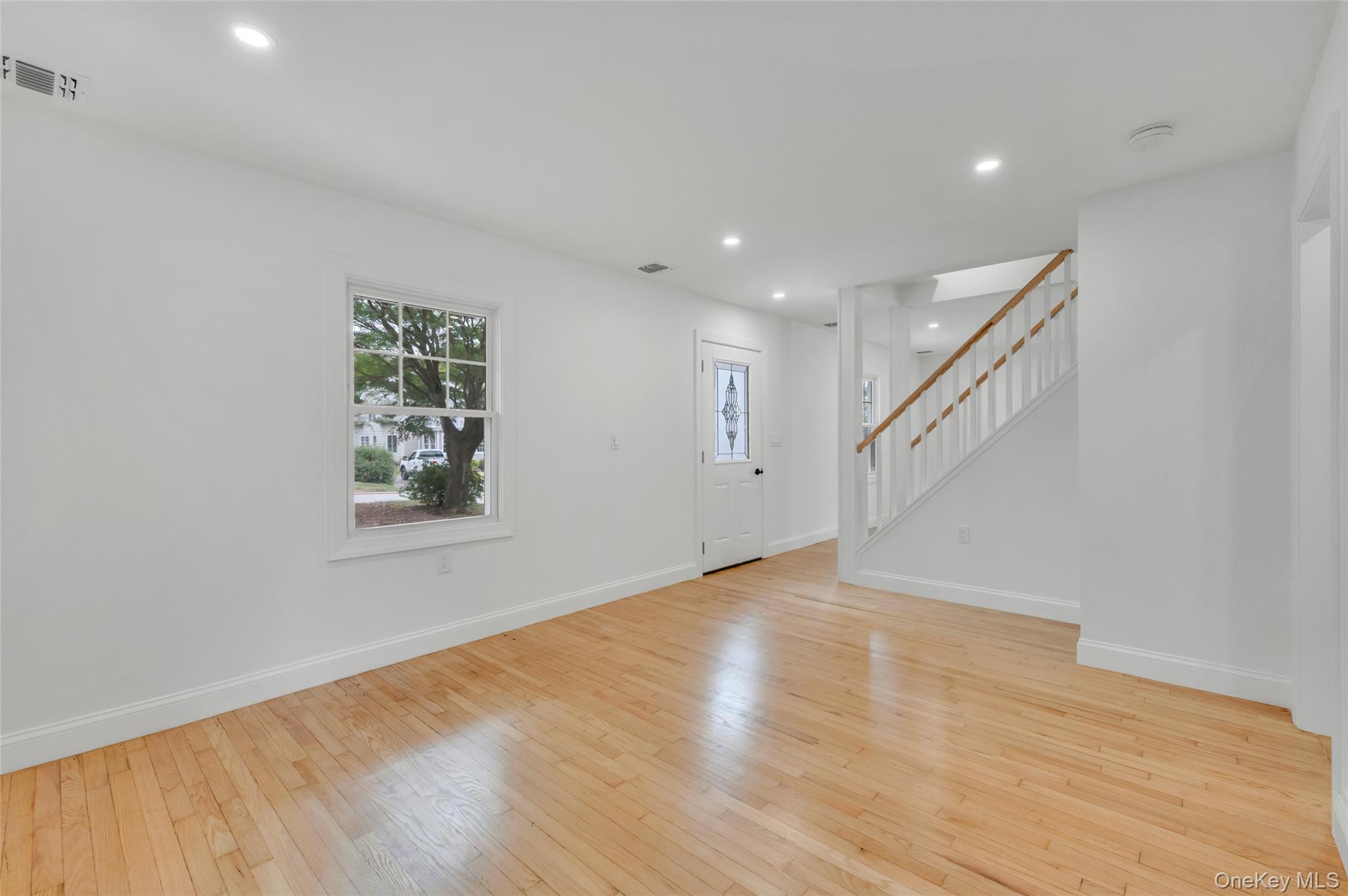 42 Smith Street, Glen Head, NY 11545