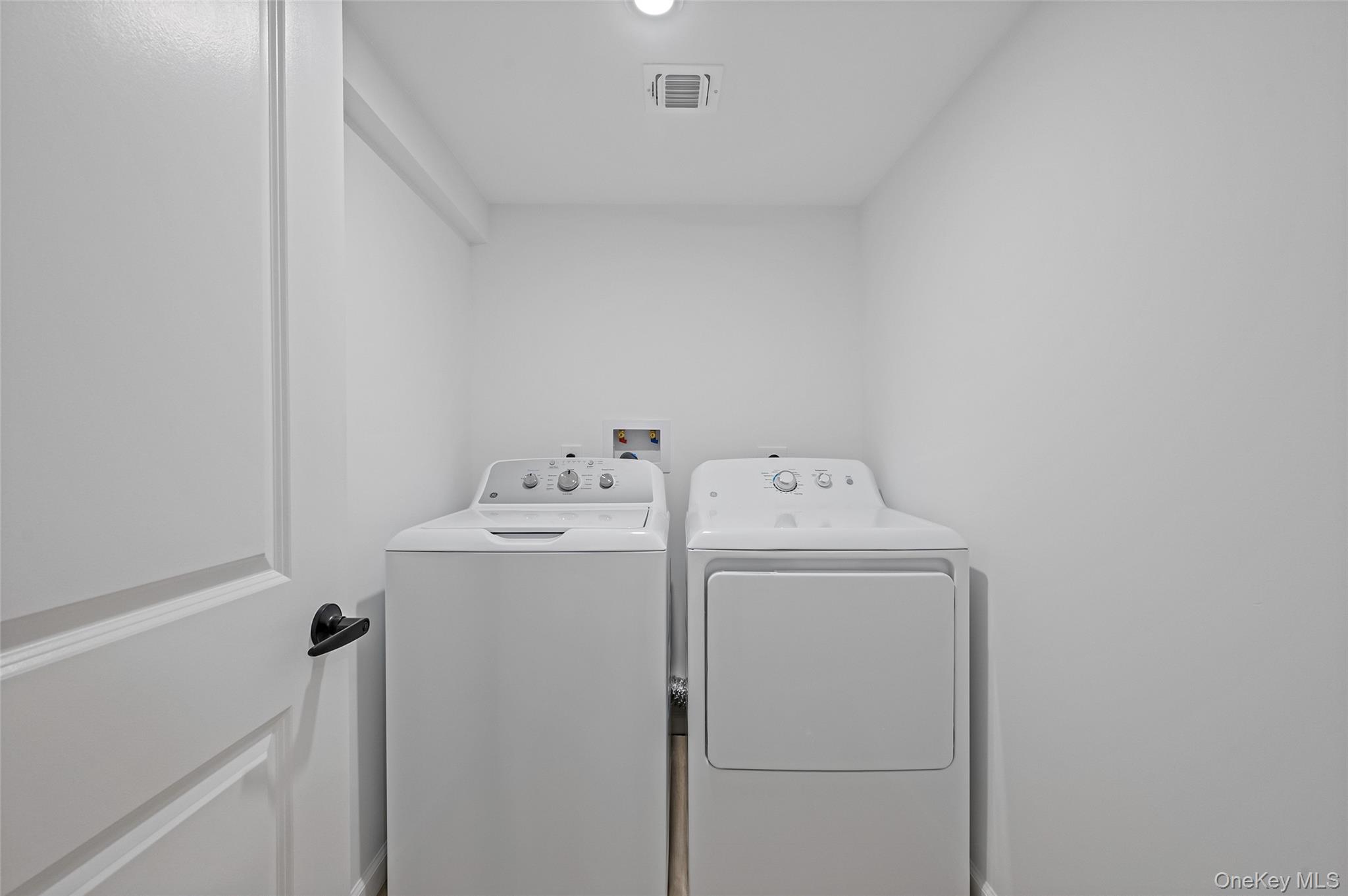 42 Smith Street, Glen Head, NY 11545