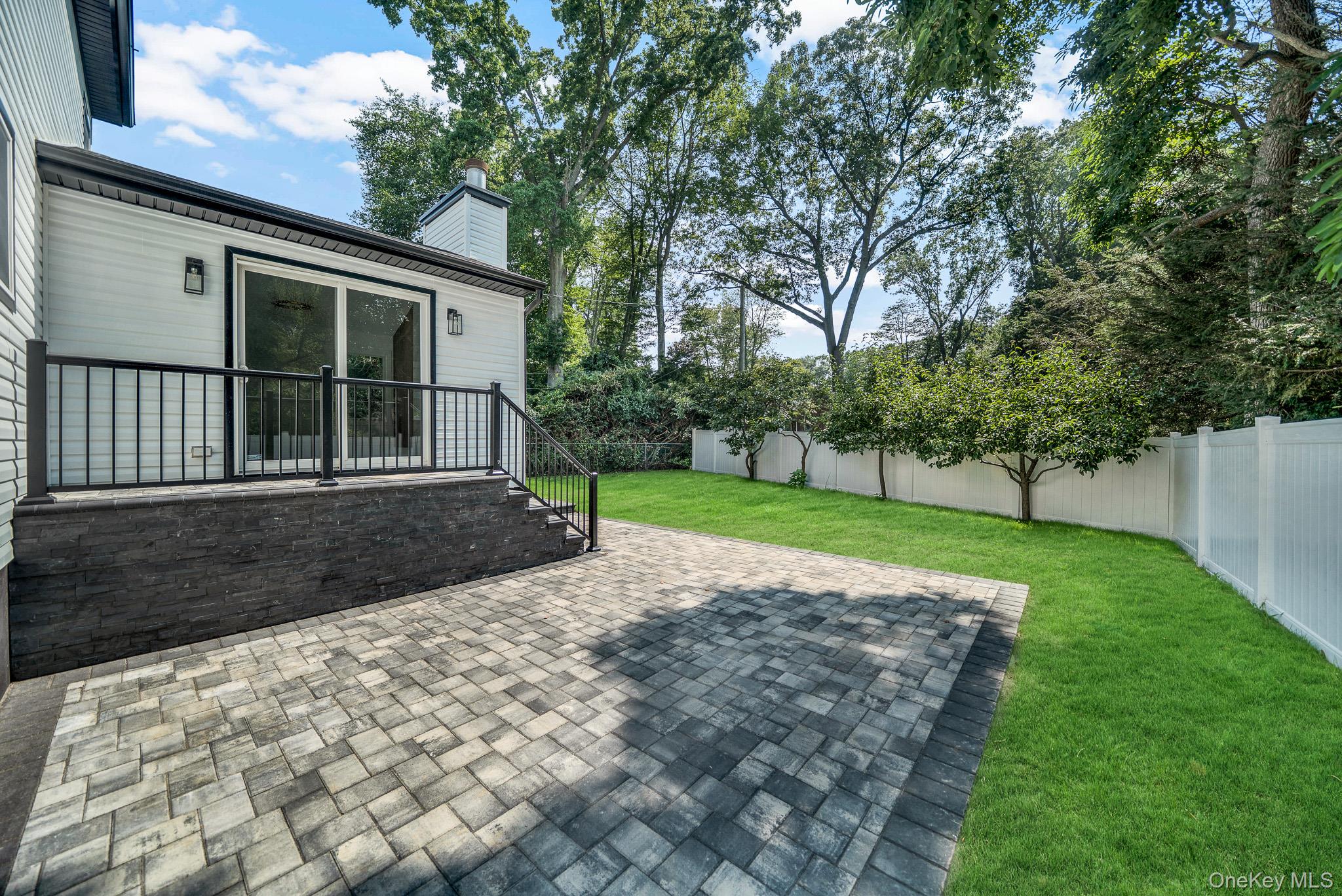 63 Oak Avenue, Huntington Station, NY 11746