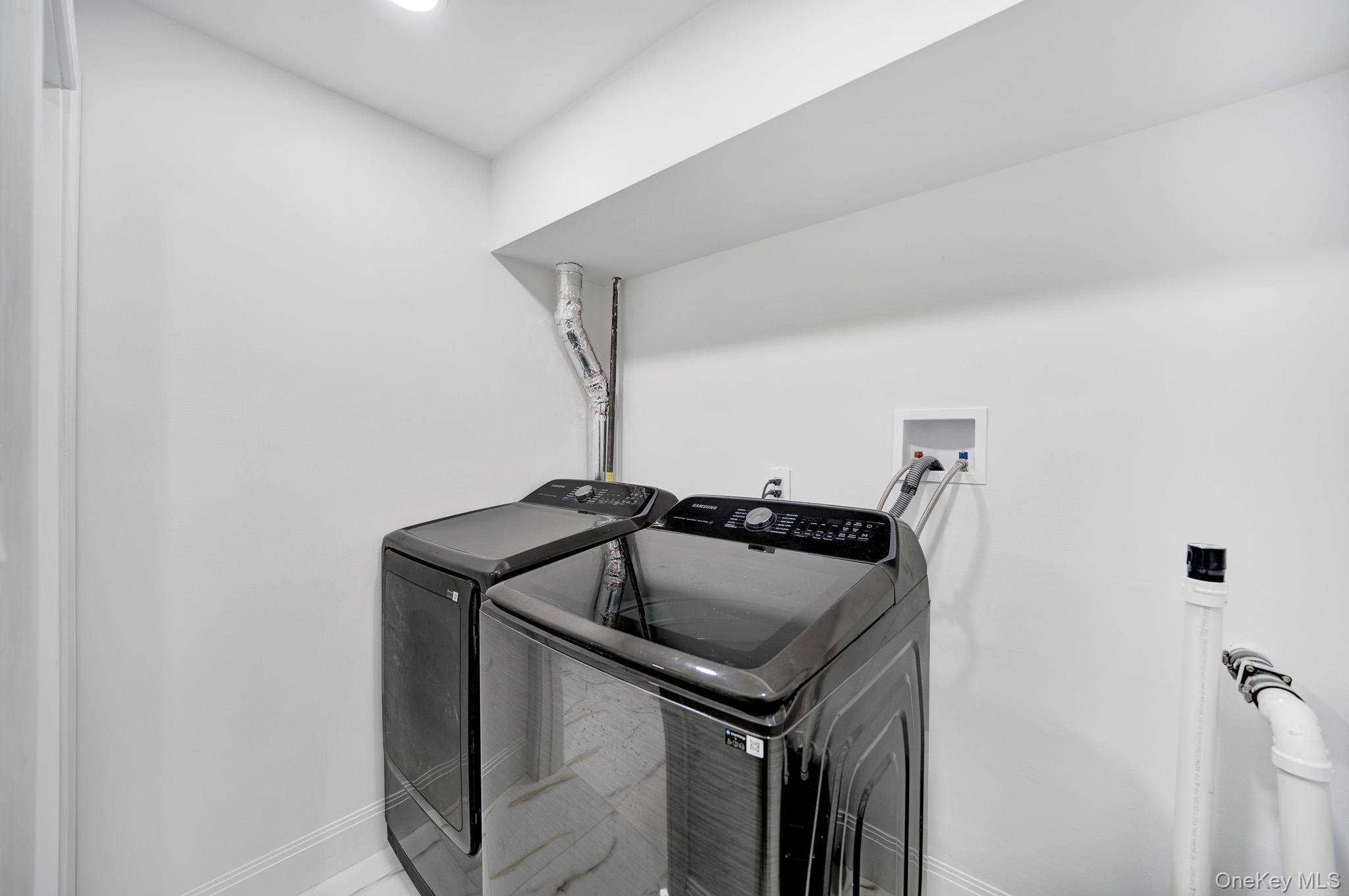 63 Oak Avenue, Huntington Station, NY 11746