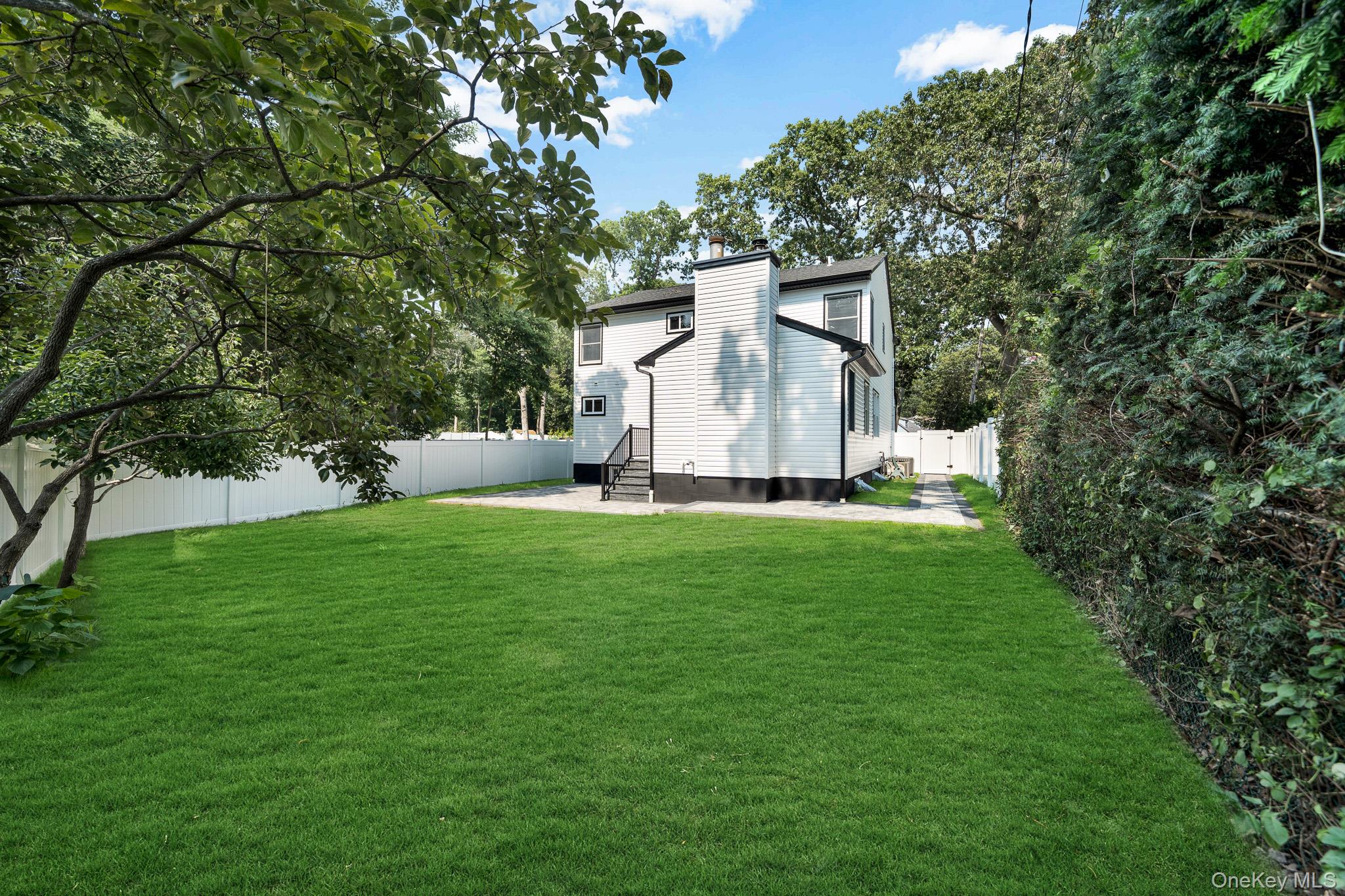 63 Oak Avenue, Huntington Station, NY 11746