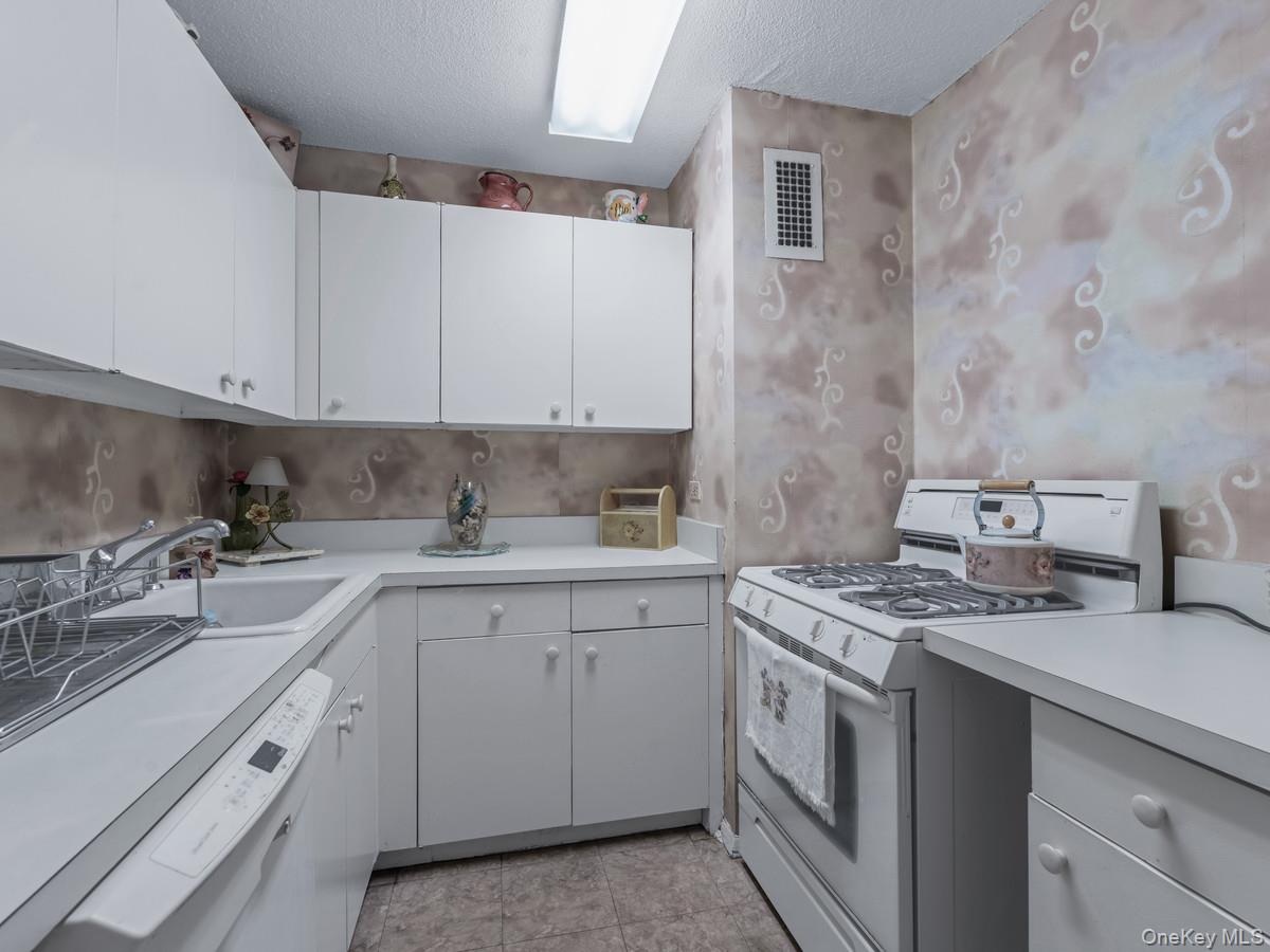 77 Fulton Street # 19C, New York (Manhattan), NY 10038