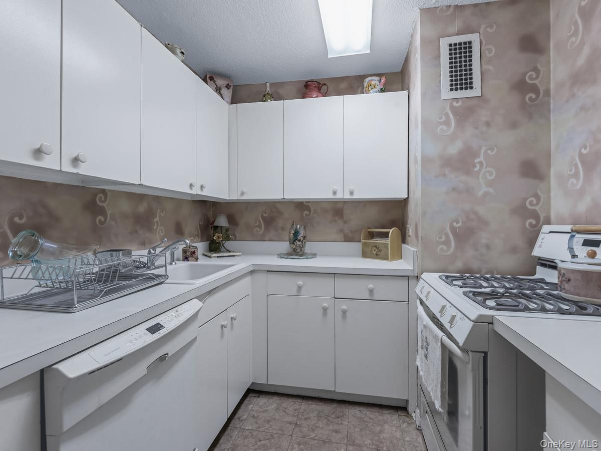 77 Fulton Street # 19C, New York (Manhattan), NY 10038