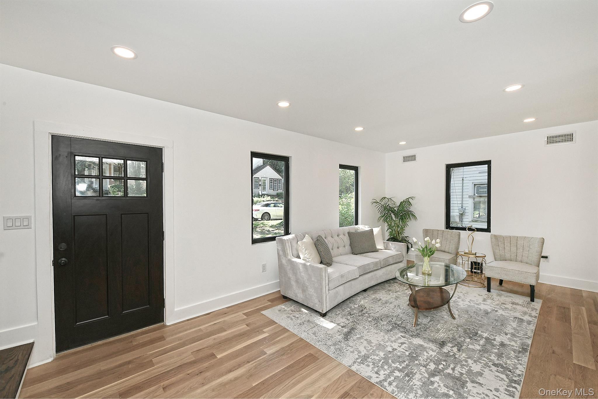 33 Van Nostrand Avenue, Great Neck, NY 11024