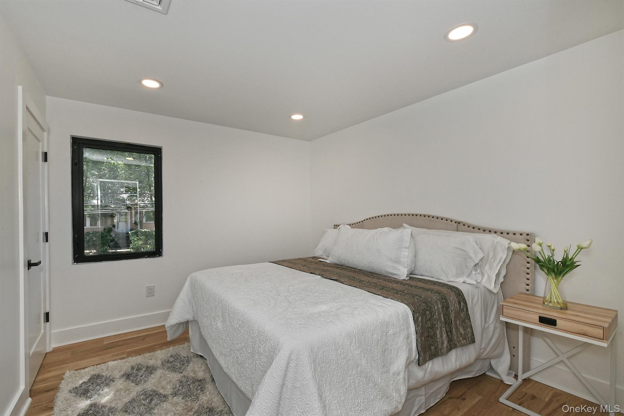 33 Van Nostrand Avenue, Great Neck, NY 11024