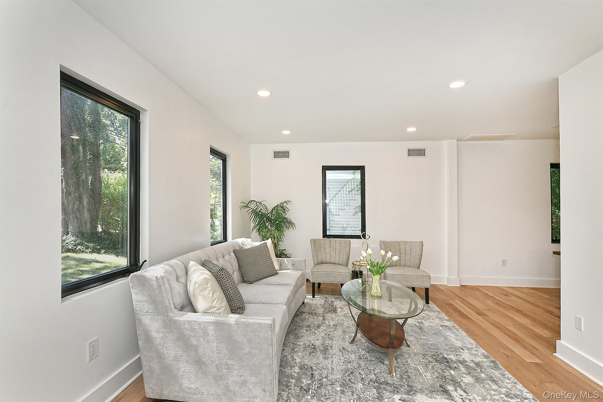 33 Van Nostrand Avenue, Great Neck, NY 11024